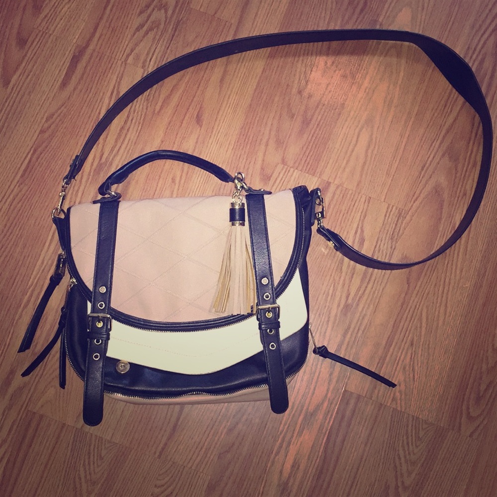 Steve Madden super versatile large crossbody!
